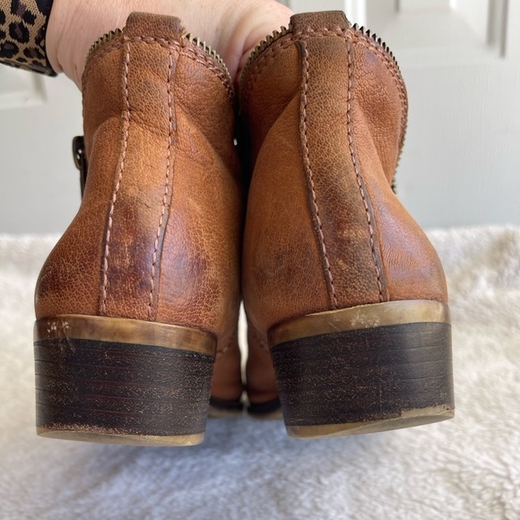 Lucky Brand Bartalino distressed leather zipper ankle booties - Picture 10 of 11